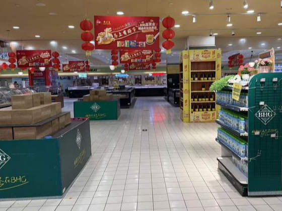 北京华联生活超市济南领秀城店宣布月底闭店，记者探访：部分货架已空，购物卡可购买指定商品