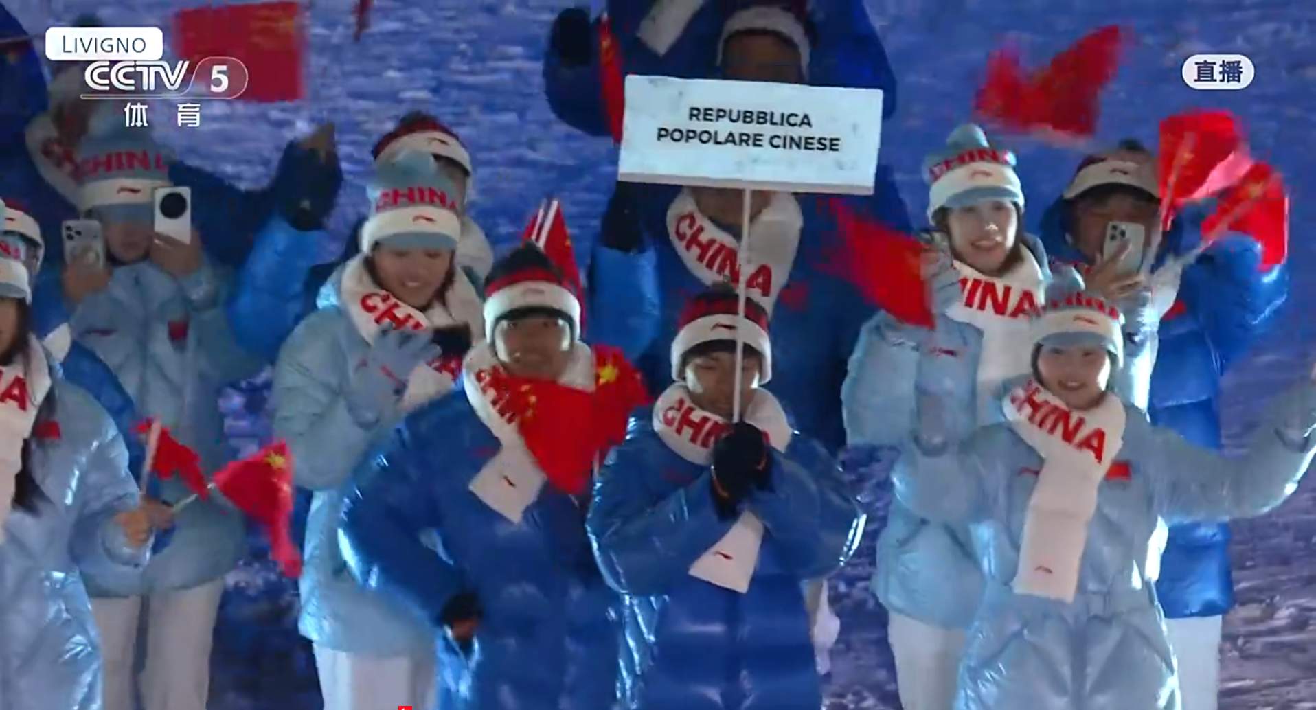 中国体育代表团亮相米兰-科尔蒂纳冬奥会开幕式