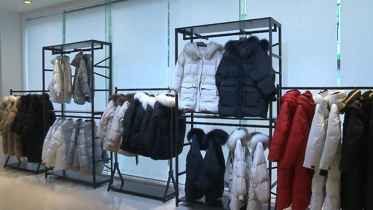 羽绒产品质量问题引热议：有商家“剪标”后再上架
