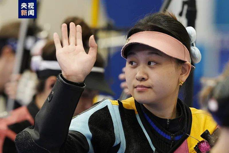 祝贺！张琼月获得射击50米步枪三姿铜牌 枪上贴满Hello Kitty