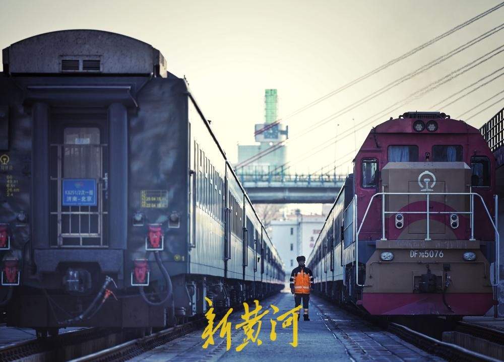 站场里的调车人：默默地“穿针引线”，保障春运列车安全出发与到达