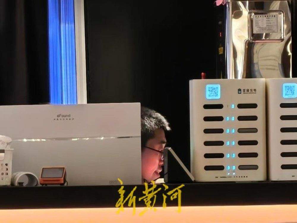 “张兰封号”风波后的麻六记：线下门店直播意外爆火，济南门店直播间当日点赞量超1665万