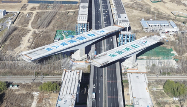 京台高速齐济段改扩建项目 上跨京沪铁路三四线立交桥成功转体
