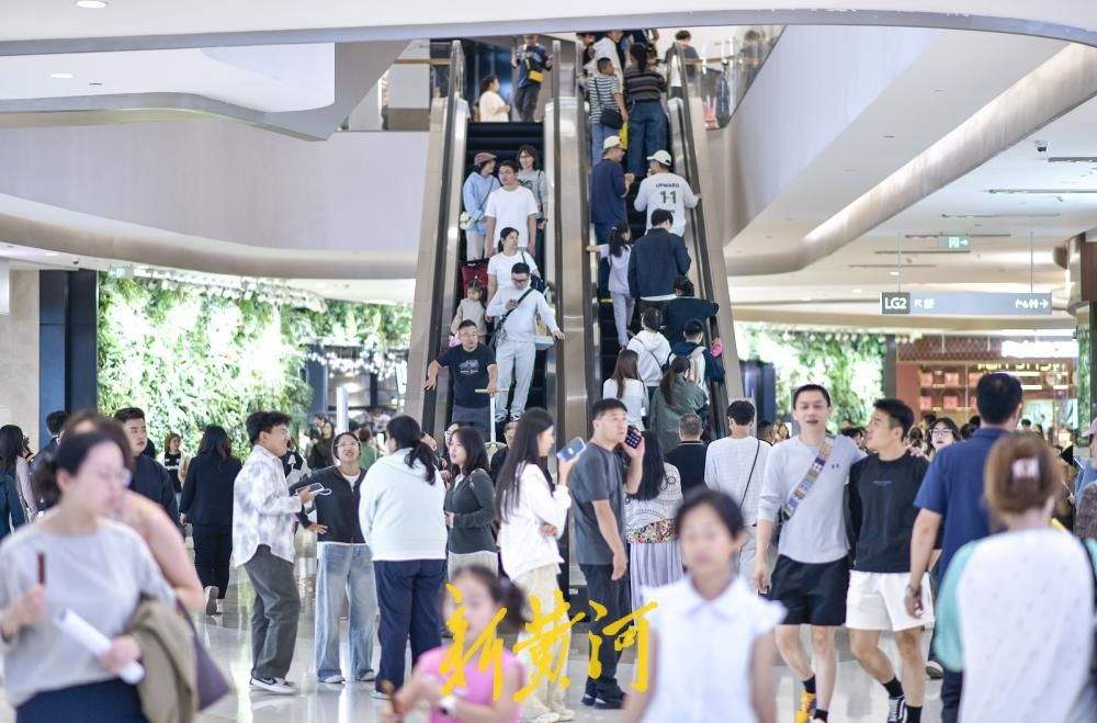 商圈涌动假日烟火，济南万象城多元场景点燃消费热情