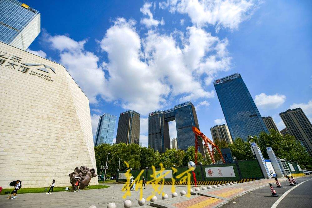 三伏天持续高温 “蒸”出水晶蓝