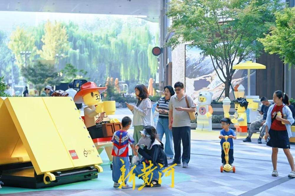 初秋遛娃新地标！济南泉城路乐高主题展览人气爆棚