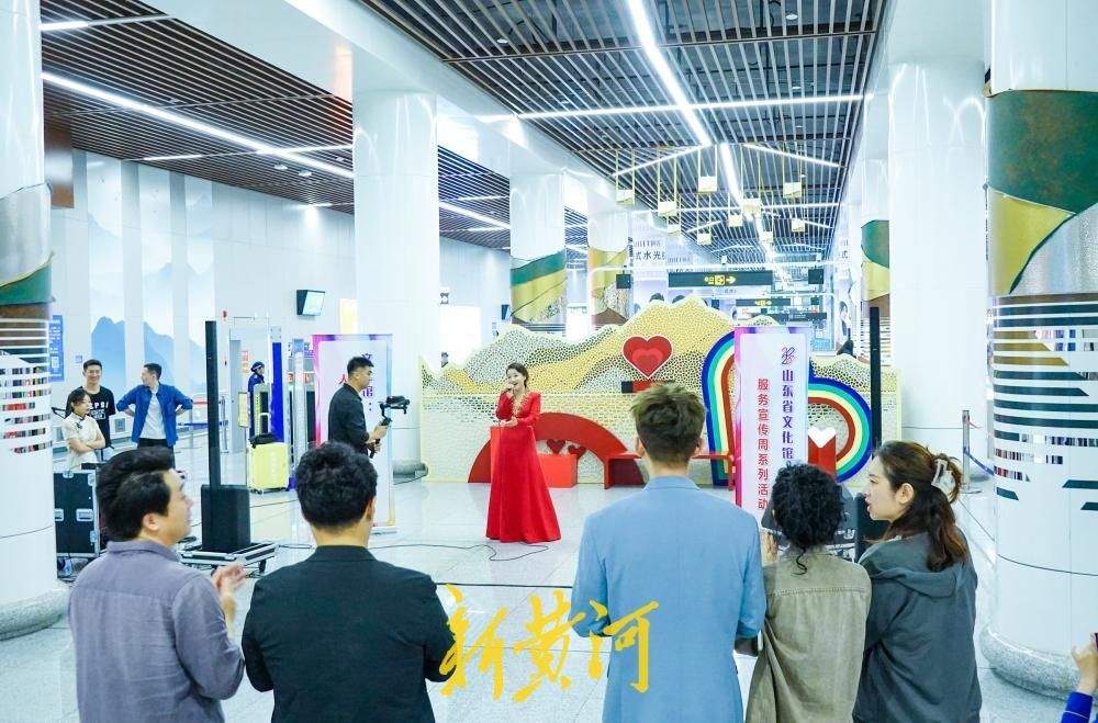 文化馆服务宣传周开启 文艺演出走进地铁站