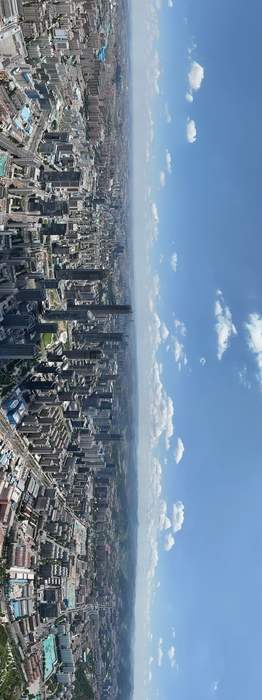 济南晴空万里，远眺可见泰山雄姿