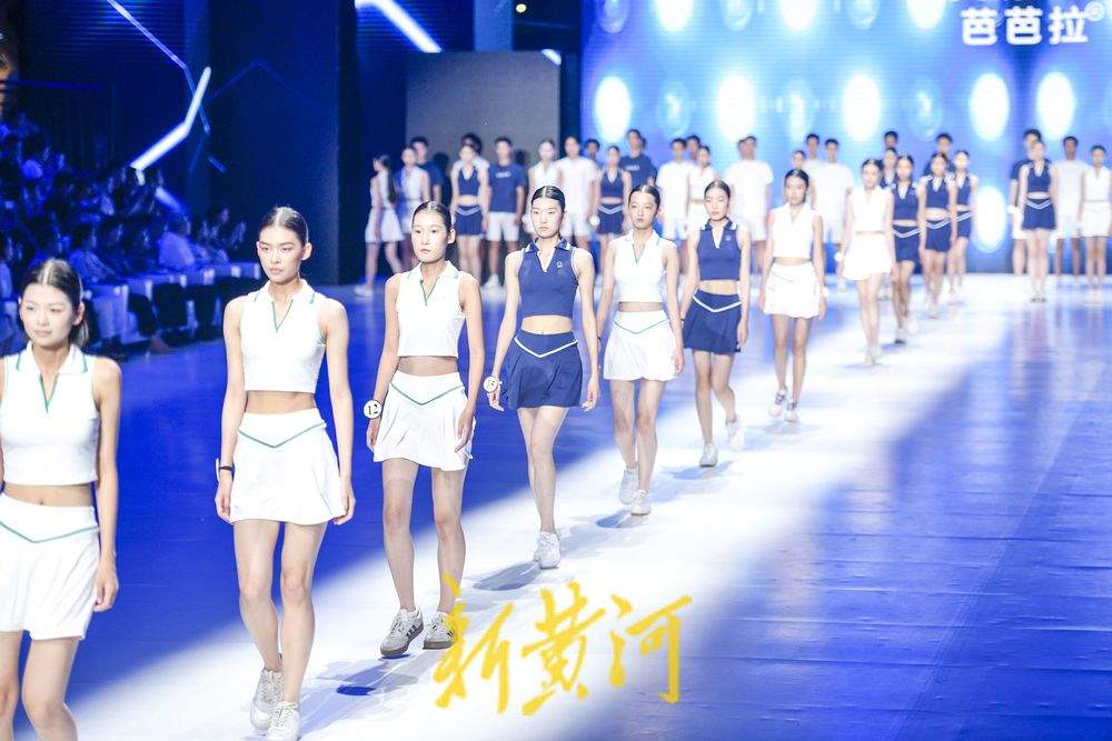 山东省十佳职业模特大赛济南举行 06后学子展青春风采