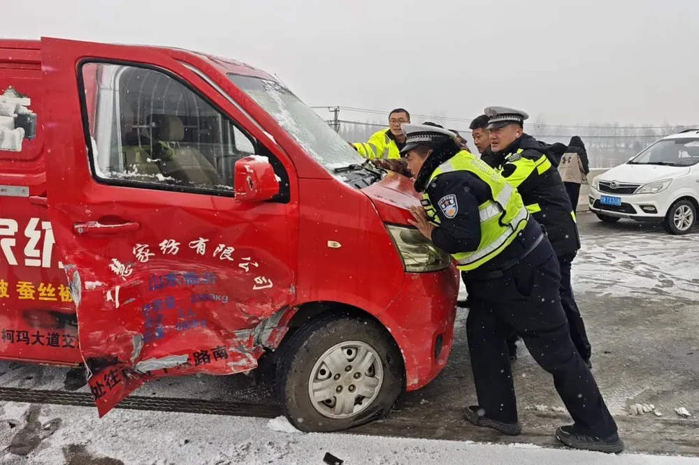 事发山东街头,外交部发言人毛宁点赞