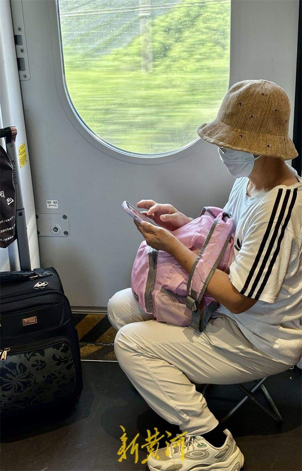 暑运持续升温，热门旅游线路高铁票紧俏