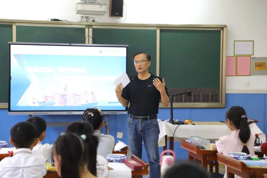 翰墨润童心 墨香伴成长——长清湖实验学校魏碑楷书名家课堂圆满举行