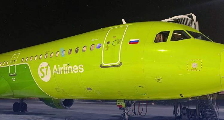 俄罗斯一客机降落滑行时冲出跑道 暂无伤亡报道