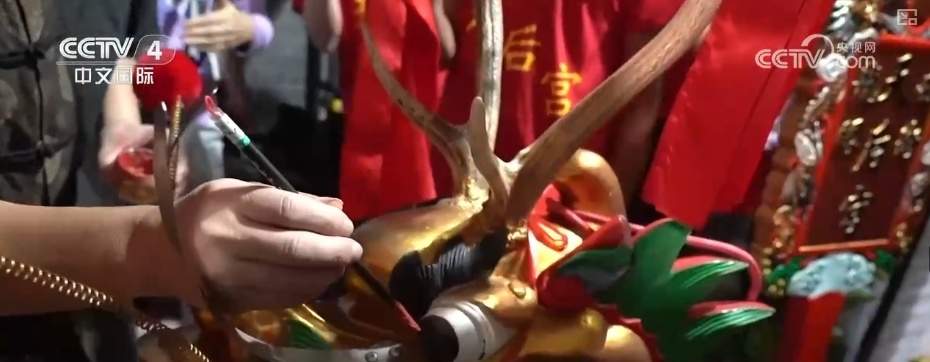 赛龙舟、吃粽子、佩香囊……多彩民俗迎端午 传统文化共传承