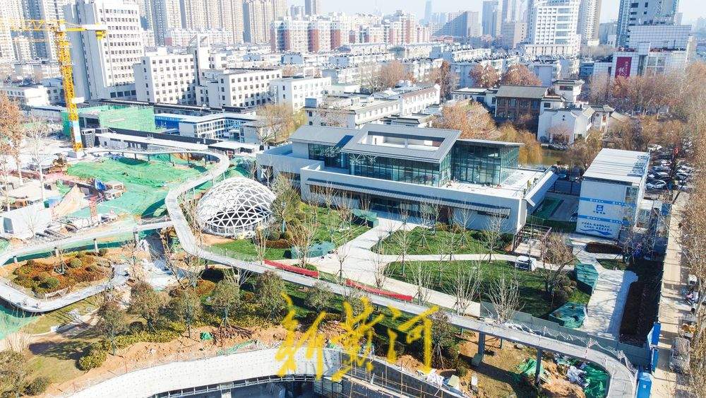 槐苑文化体育公园露新颜，地下空间建有大型采光窗