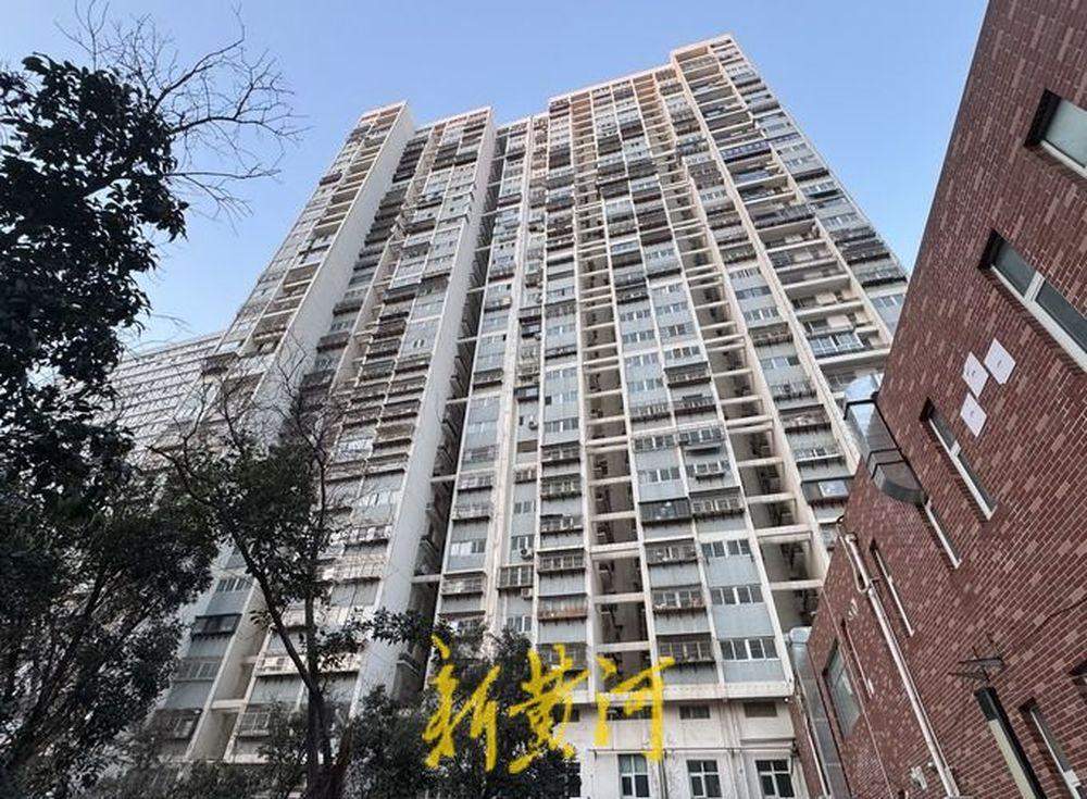 34层楼仅一台电梯运行,济南200余户居民陷出行难