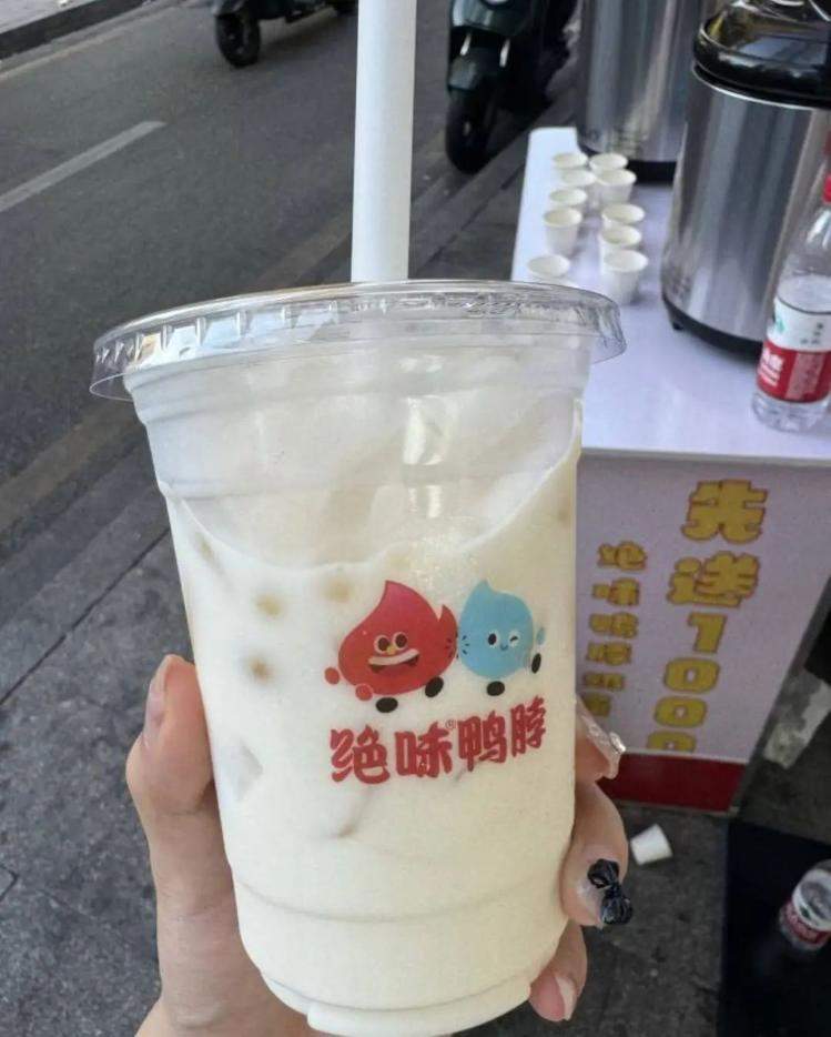 绝味鸭脖居然卖奶茶了！上半年关店近千家