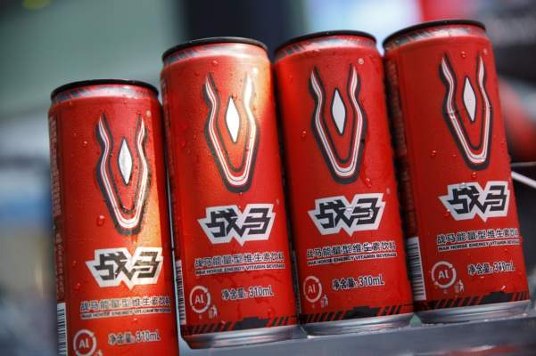 补充能量就选国产能量饮料战马,点燃冬日室内运动活力节奏