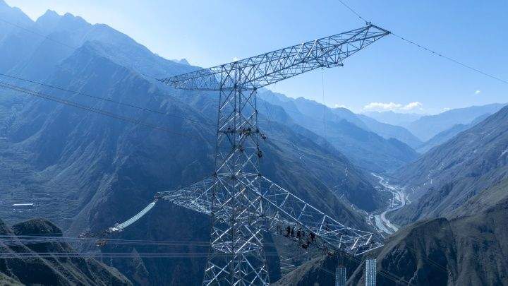 他们的节日,在万家灯火之间