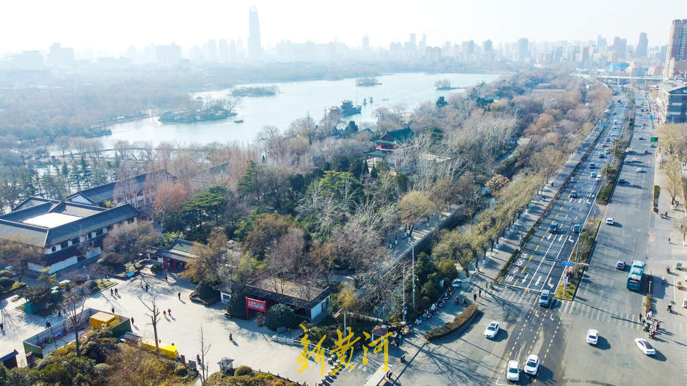 济南大明湖北大门快车道改造 新增待转调头车道缓拥堵