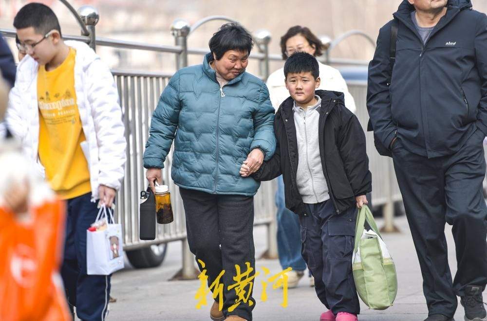 春运今日正式启幕 旅客返乡笑容满载