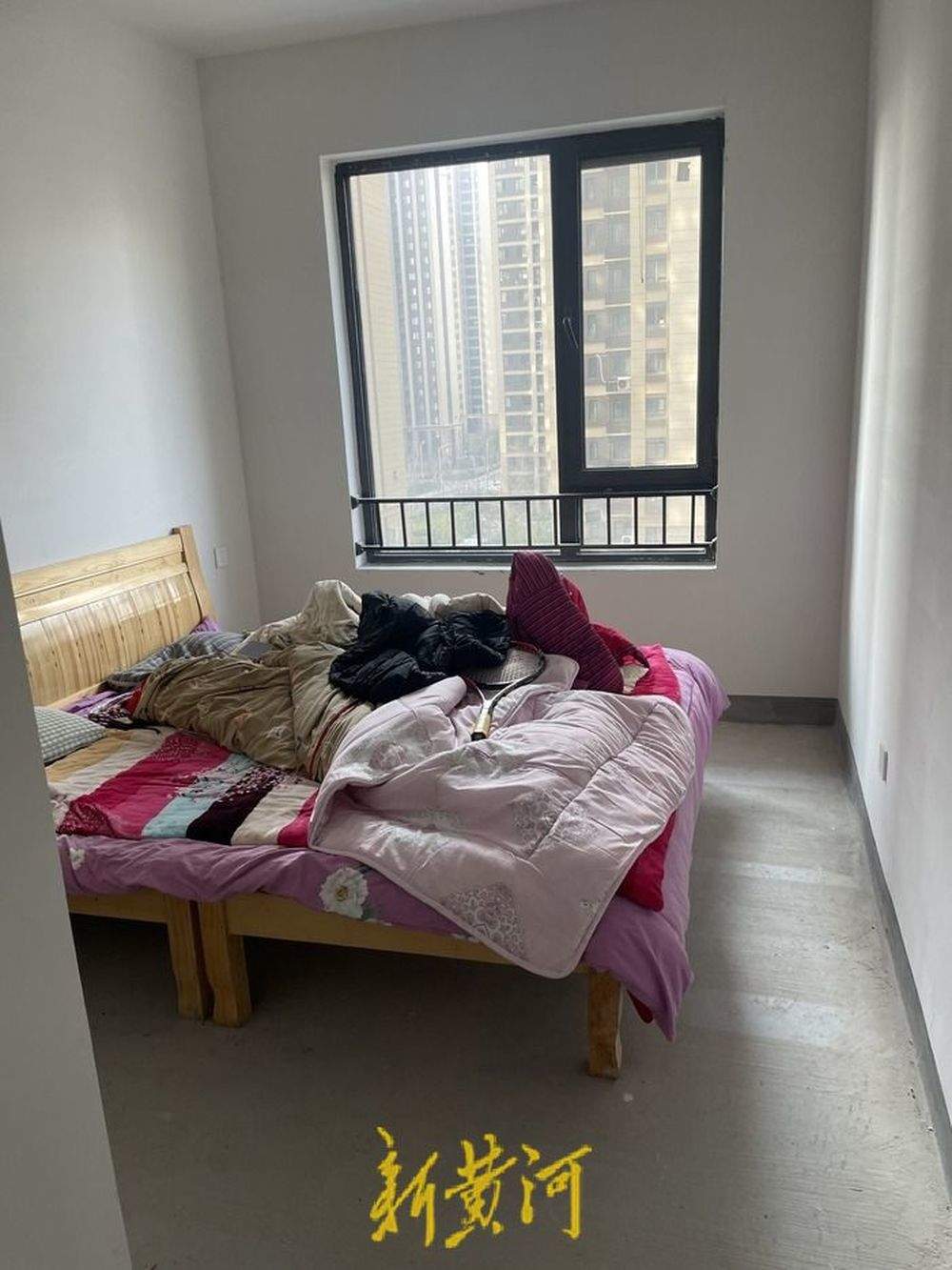 自家新房被陌生人入住,房主称物业泄露房门密码