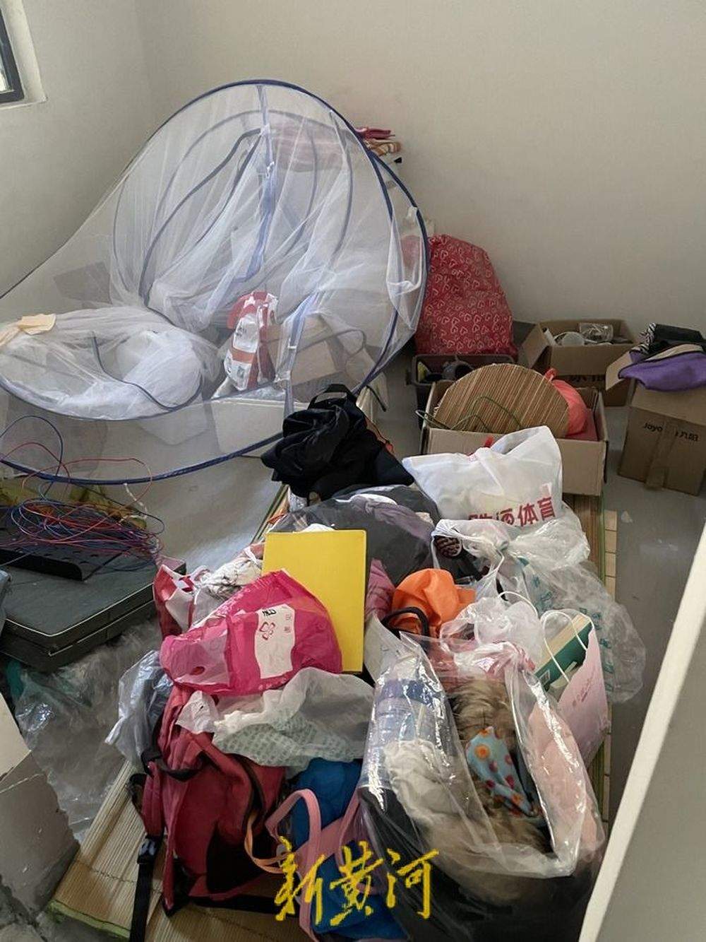 自家新房被陌生人入住,房主称物业泄露房门密码