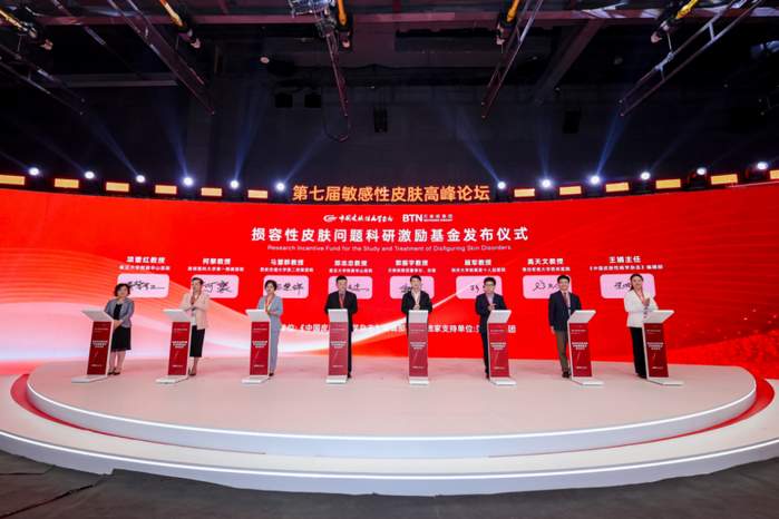 发布妆械联合解决方案，薇诺娜以医研实力铸就国货护肤标杆