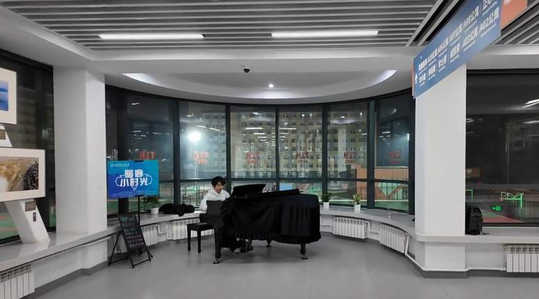 冬天穿短袖？哈工大硬核“暖廊”惊艳网友