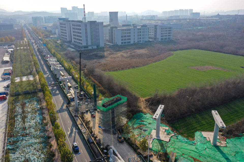 航拍济南高新区云巴建设进展，预计2025年底前通车