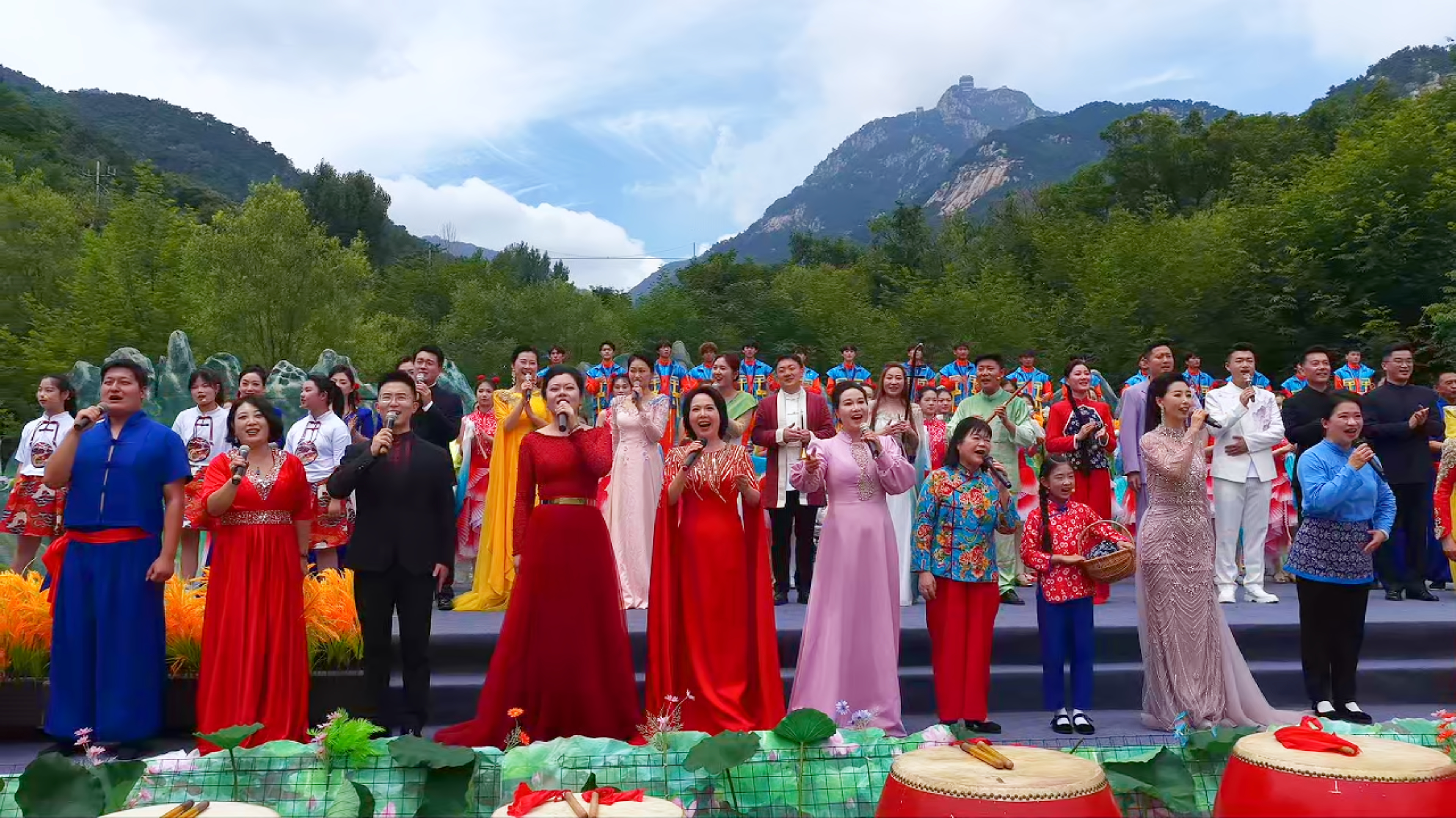 一曲乡音颂沂蒙 十载景区惠万家 “谁不说俺家乡好”第十一届沂蒙山小调音乐会 在费县天蒙景区启幕
