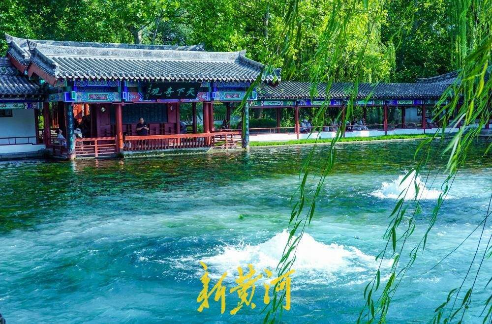 五峰直上水气蒸腾，百脉泉梅花泉“怒放”迎客