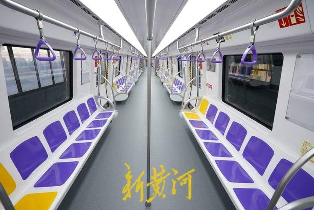 济南轨道交通8号线开始热滑，每节车厢都有充电口，最快速度100km/h