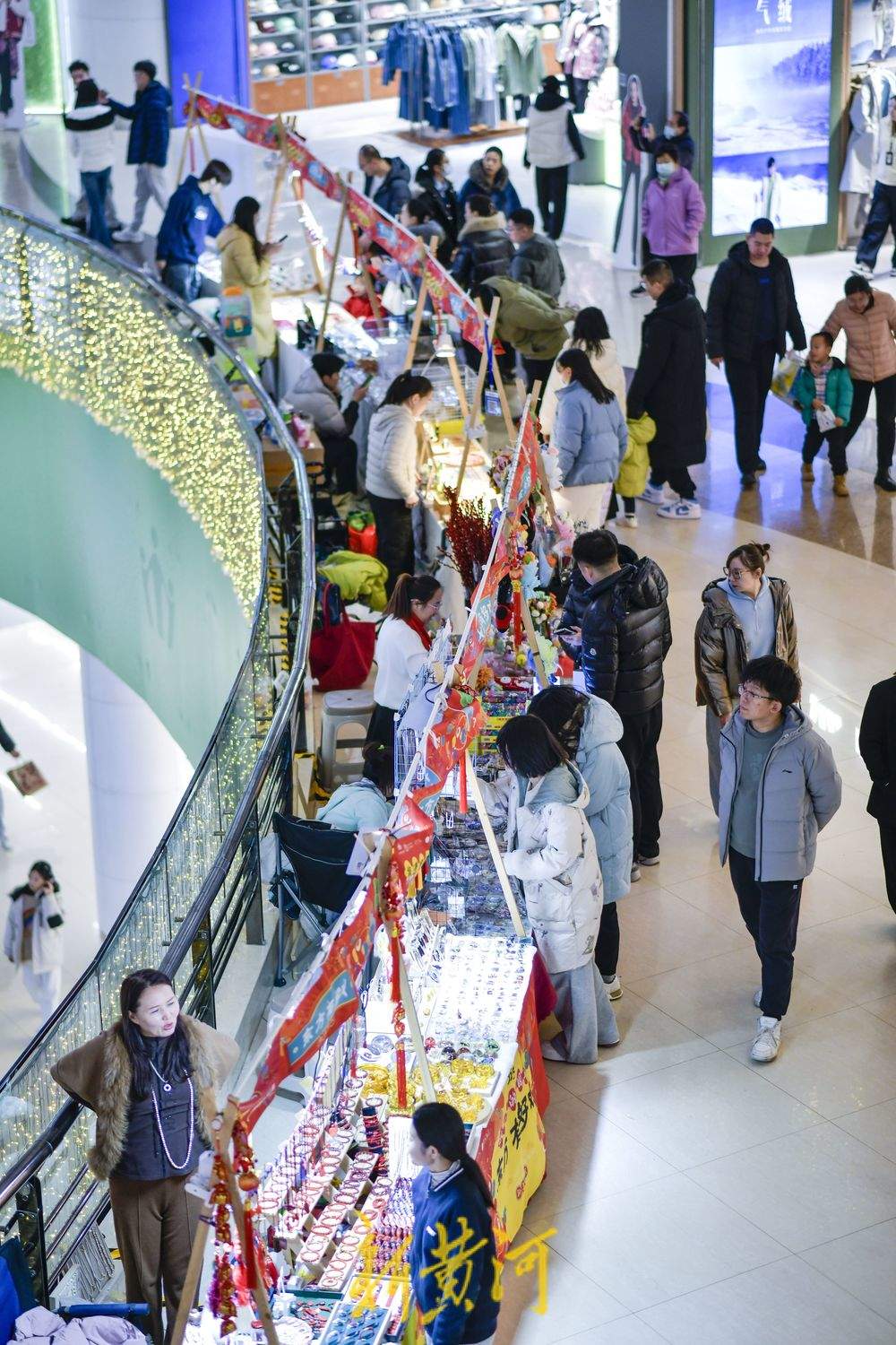 商场市集年味浓 市民“赶集”忙
