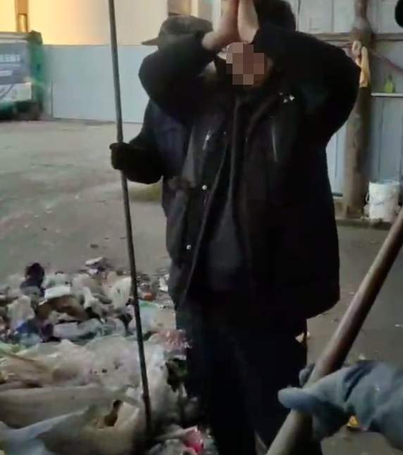 23万元订婚喜钱慎遗失 环卫工人地毯式搜索寻回