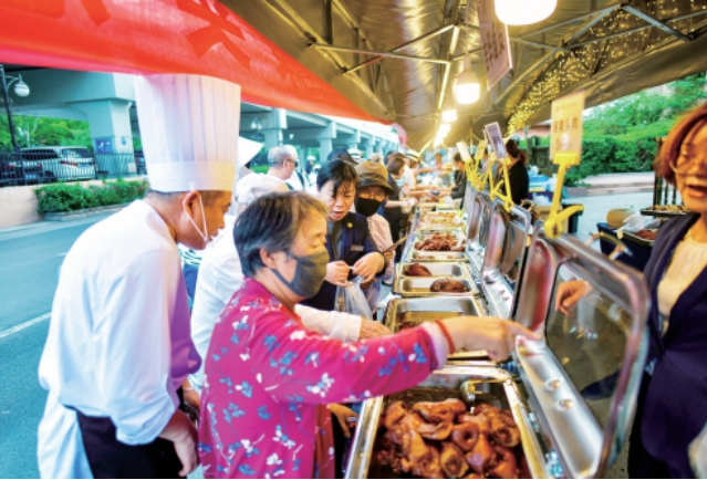 放下身段！泉城星级酒店扎堆街头“练摊”