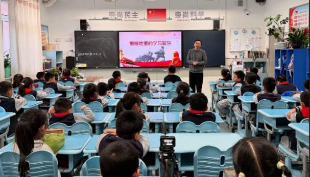 山师附小:“根据地”里的学习智慧红色故事进课堂,照童心传薪火