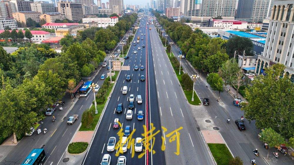 济南经十路快车道分段换新装