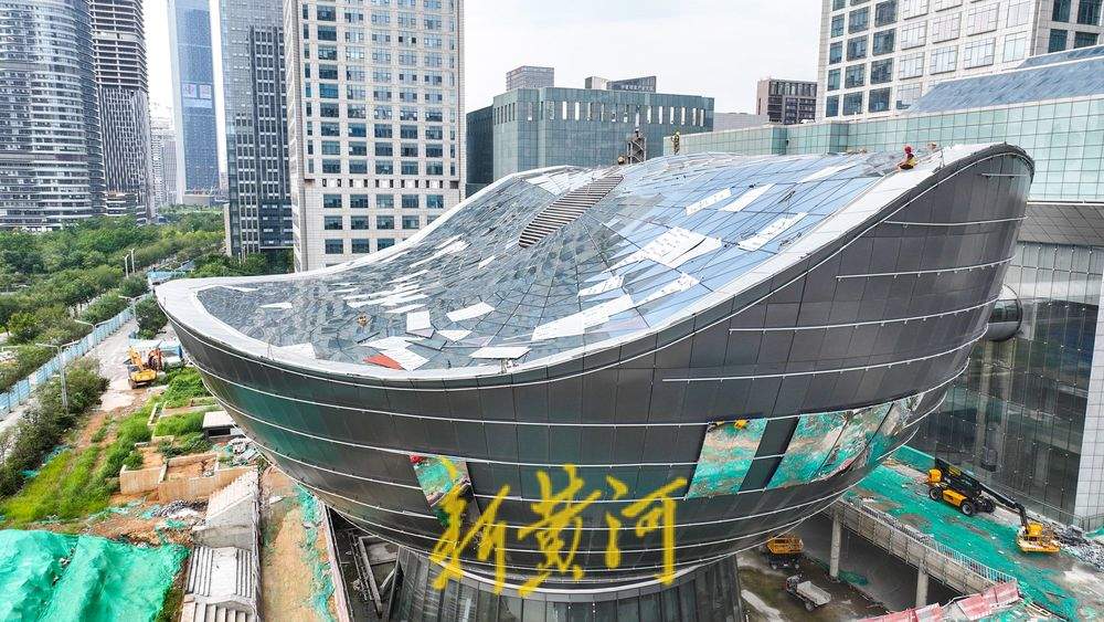 济南CBD“荷叶茶碗”收尾披上玻璃装，泉城特色拉满