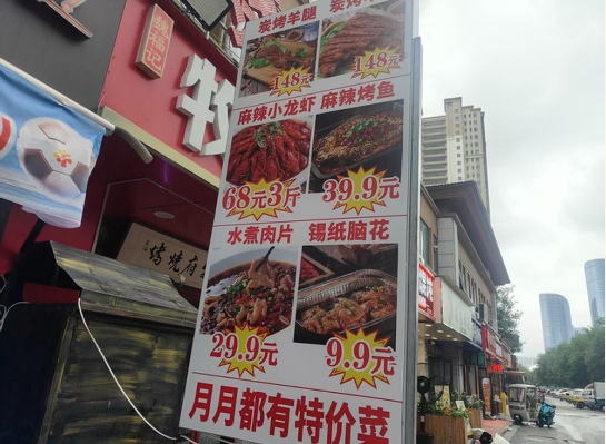 记者实探济南小龙虾市场：销量回落且存在价格差异，海鲜市场工作人员称旺季高峰已过