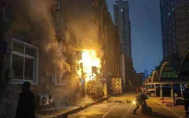 长期不洗会着火 春节打扫厨房 千万别忘了清洁这里