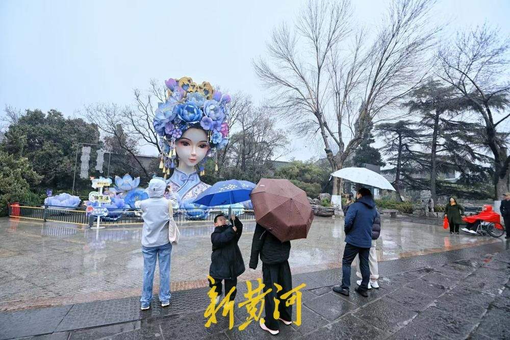 “湖畔雨荷2.0”雨中受追捧