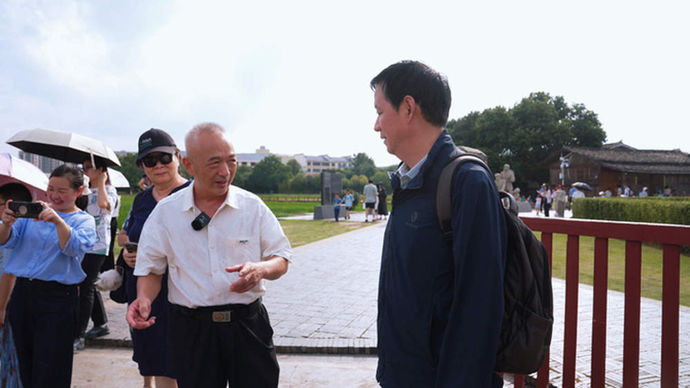追光十万里 