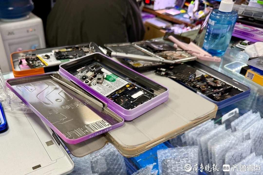 从“没人要”到“抢着收”,废旧手机变“金矿”