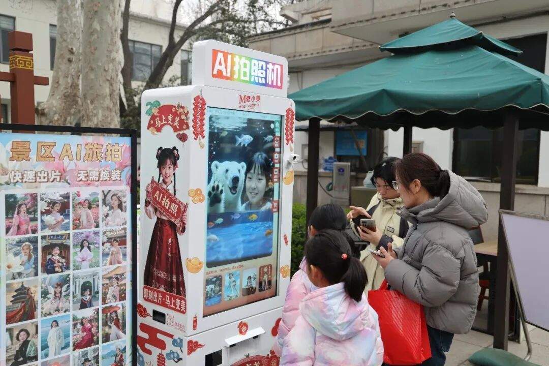 白玉兰进入盛花期，百花公园开启春日盛宴