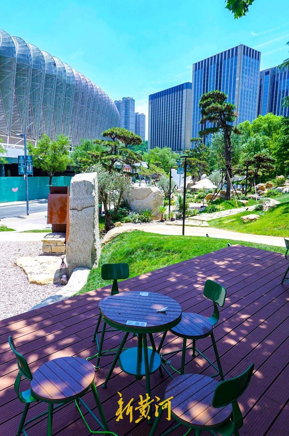 奥体网球馆旁景观焕新升级 单一绿地变身济南全龄“微景区”