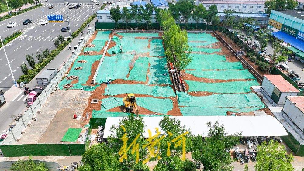 地铁出入口旁停车场提升 改造为新能源汽车充换电站