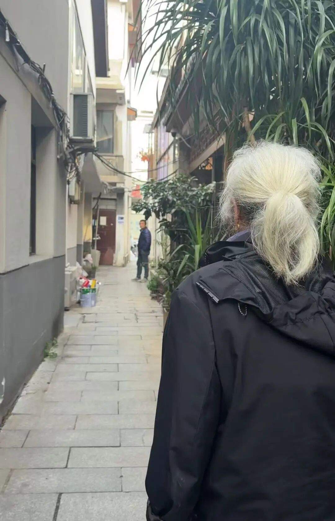 盲人求带路被疑“人贩子” 因其能“看手机”?拍摄者道歉