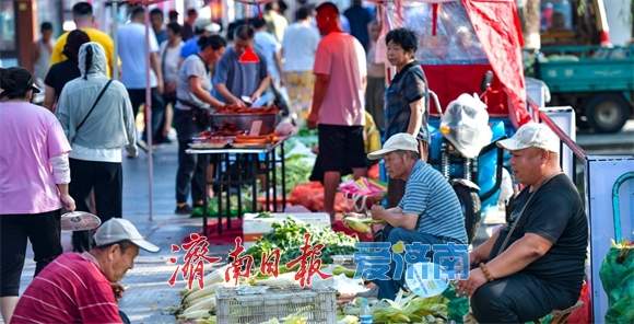 避高温泉城早市经济火热 瓜果蔬菜量足价稳