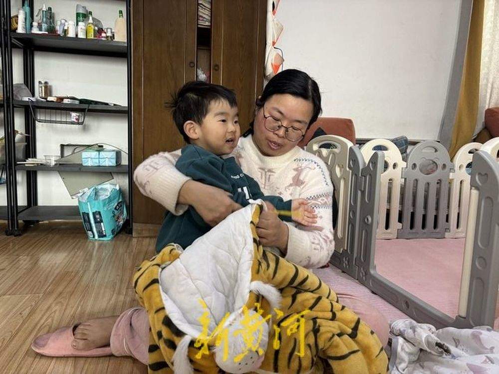 单身母亲带着2岁娃跑外卖养活全家，她的愿望是“成为最好的妈妈”